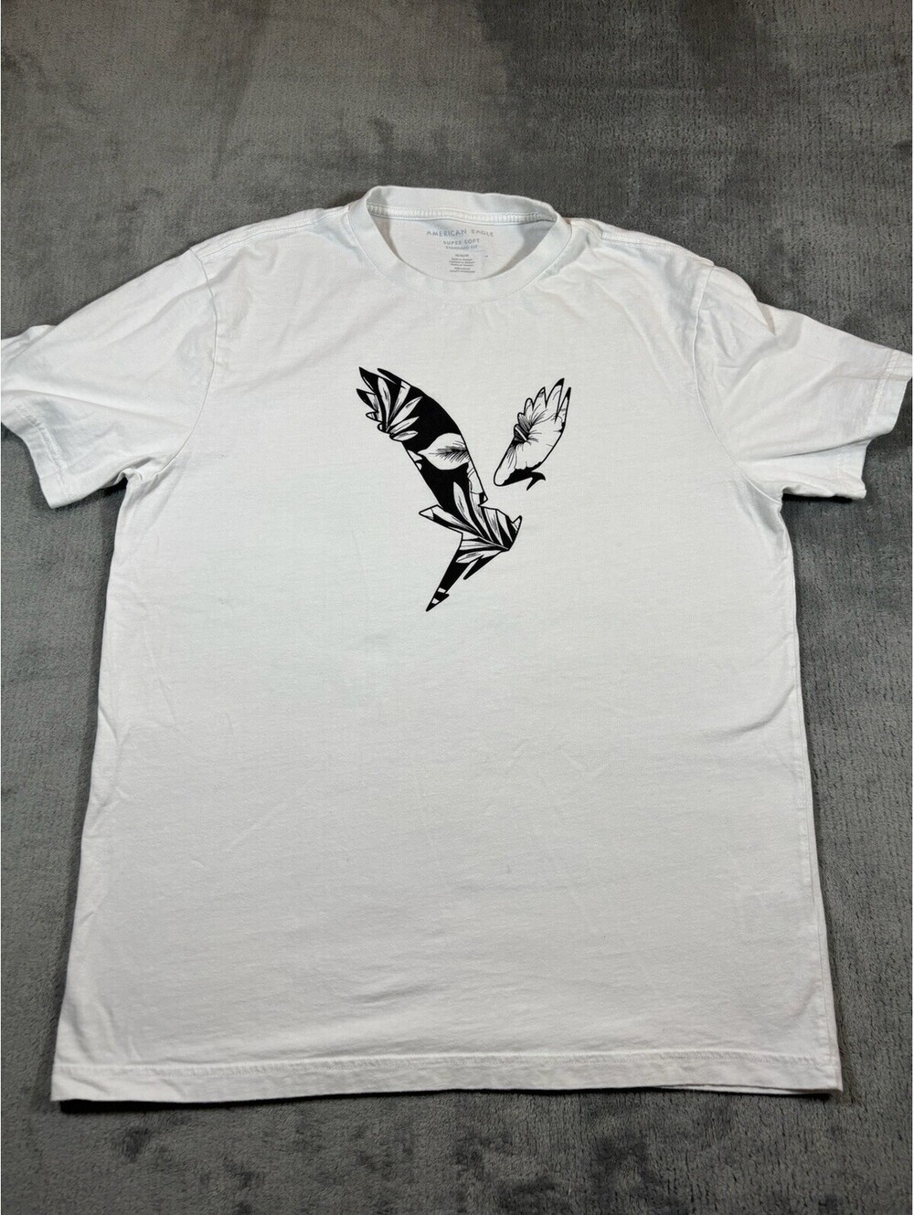 American Eagle Super Soft Standard Fit Men’s T Shirt Size Medium White Graphic